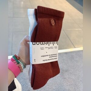 women's Ribbed Crew Socks - Maroon & White (Pack)